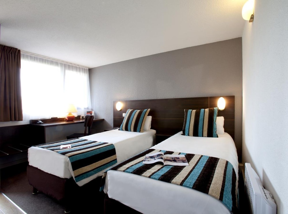 Family Room, Multiple Beds, Non Smoking, Bathtub photo 2