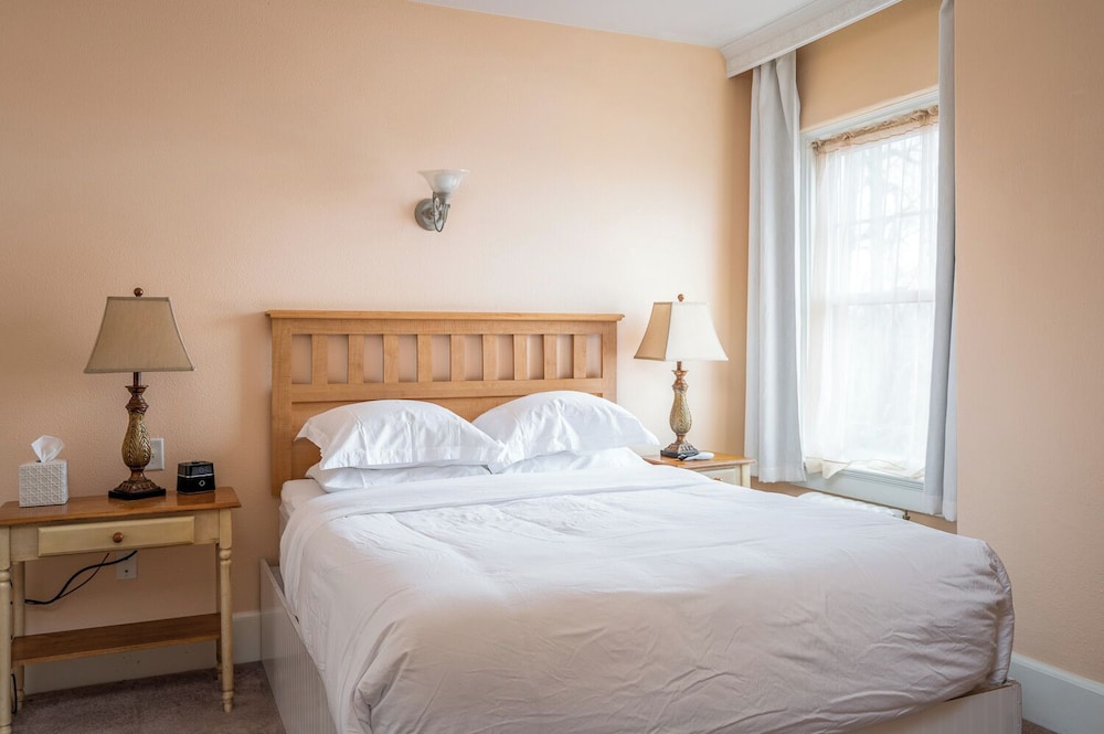 Standard Queen Room photo 1