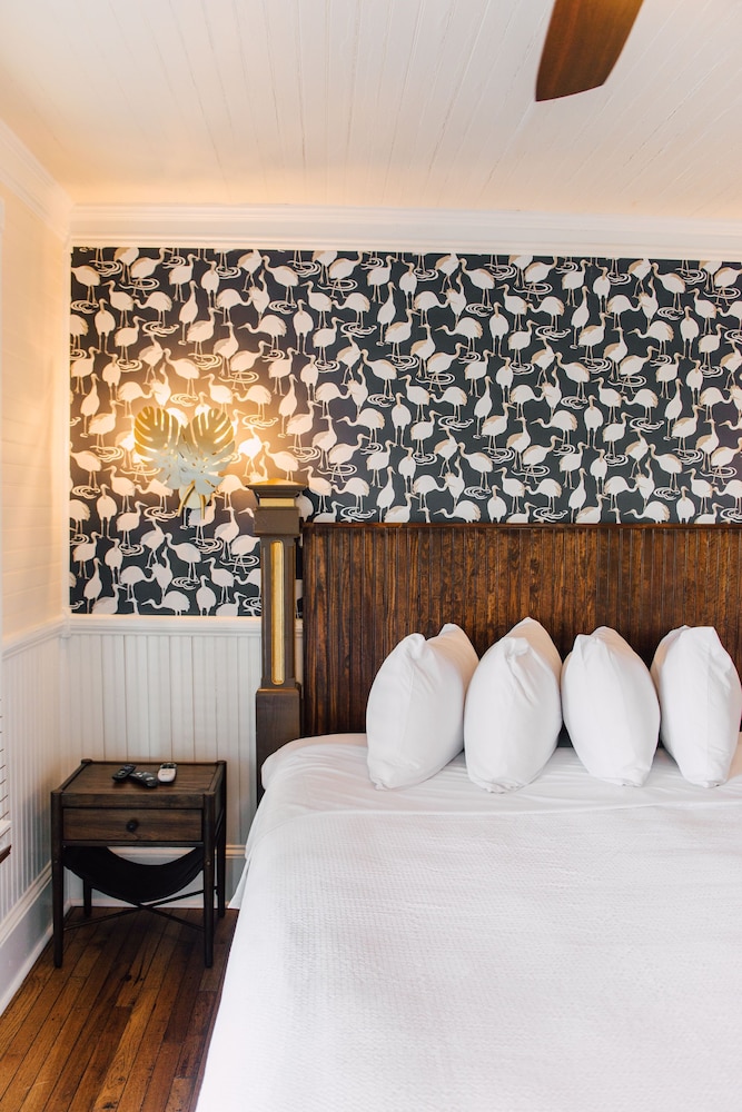 Superior Room, 1 King Bed, Non Smoking photo 2