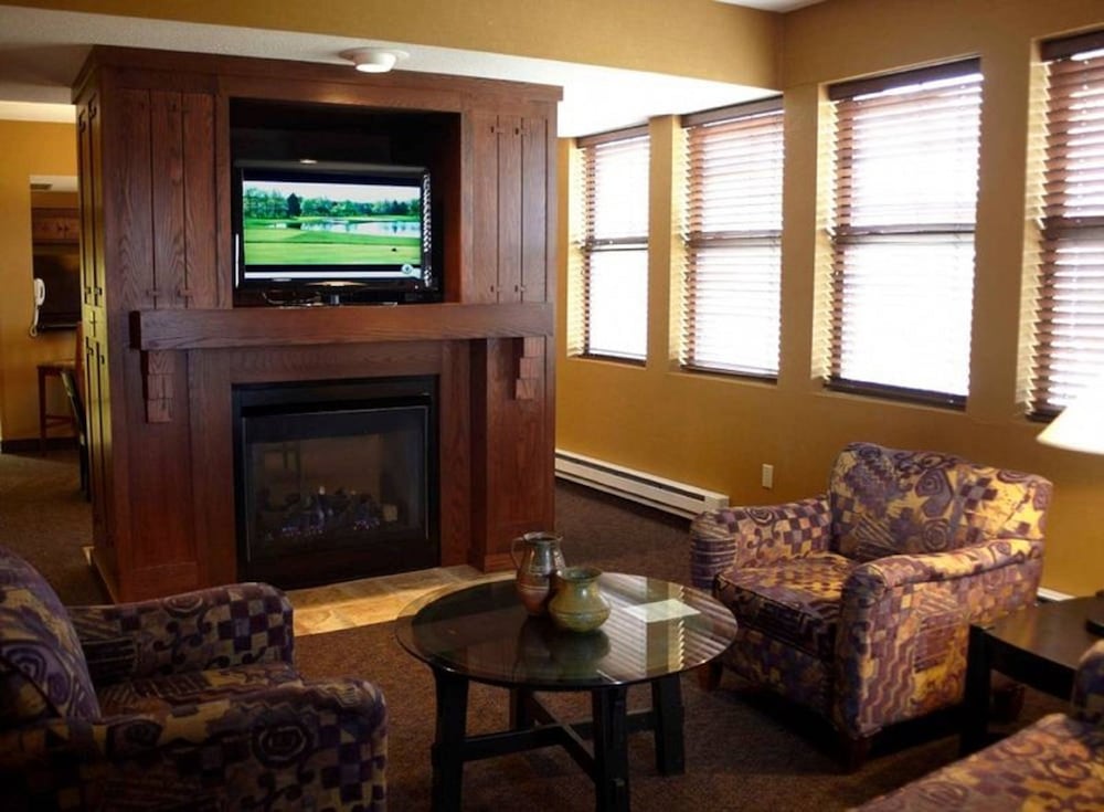 Suite, 1 Bedroom, Balcony - Photo 3
