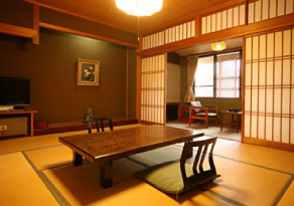 Traditional Room, Smoking