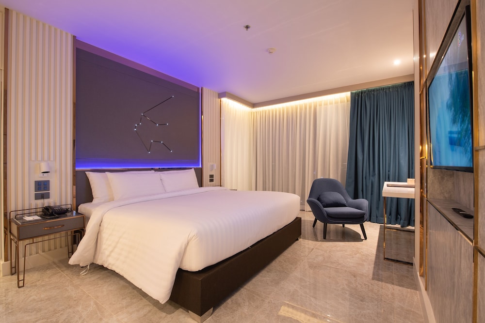 Deluxe Room (DEE Tower) - Photo 3