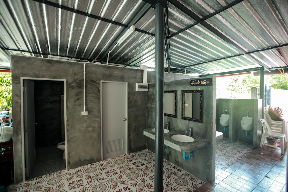 4 Bedroom House photo 2