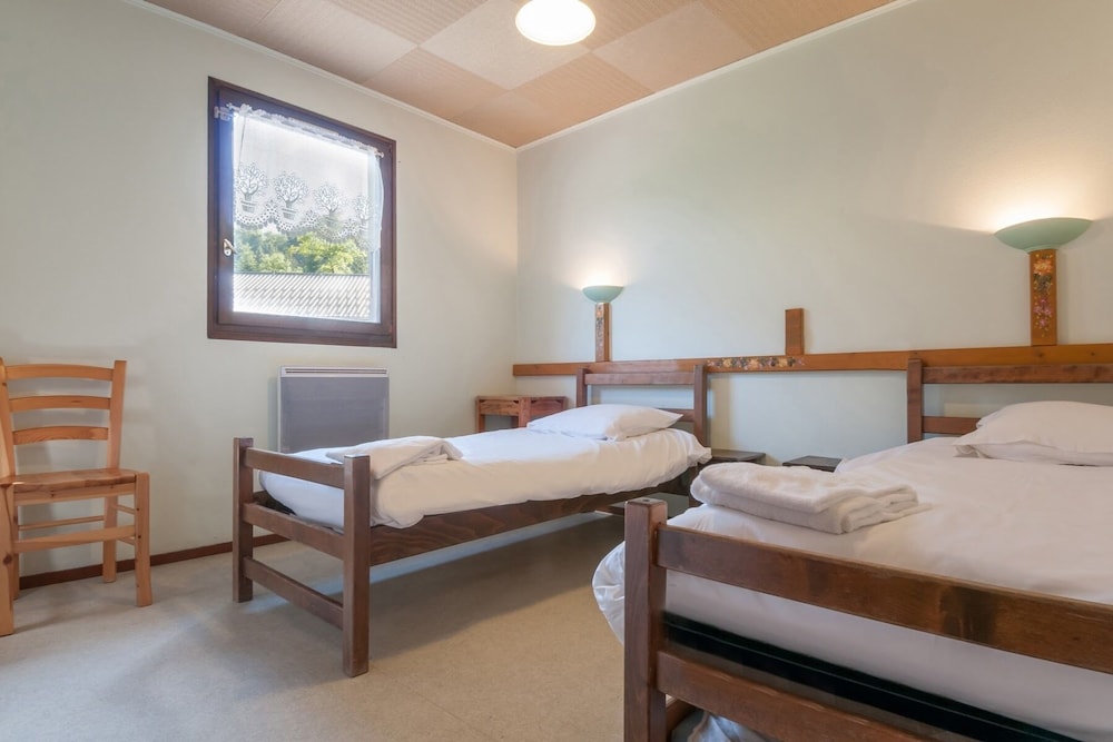 Economy Double Room, 2 Twin Beds photo 2