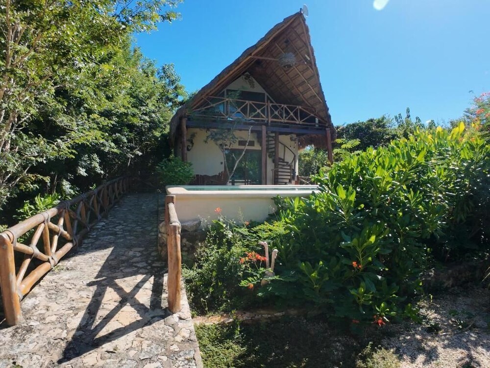 Deluxe Cabin, Pool View