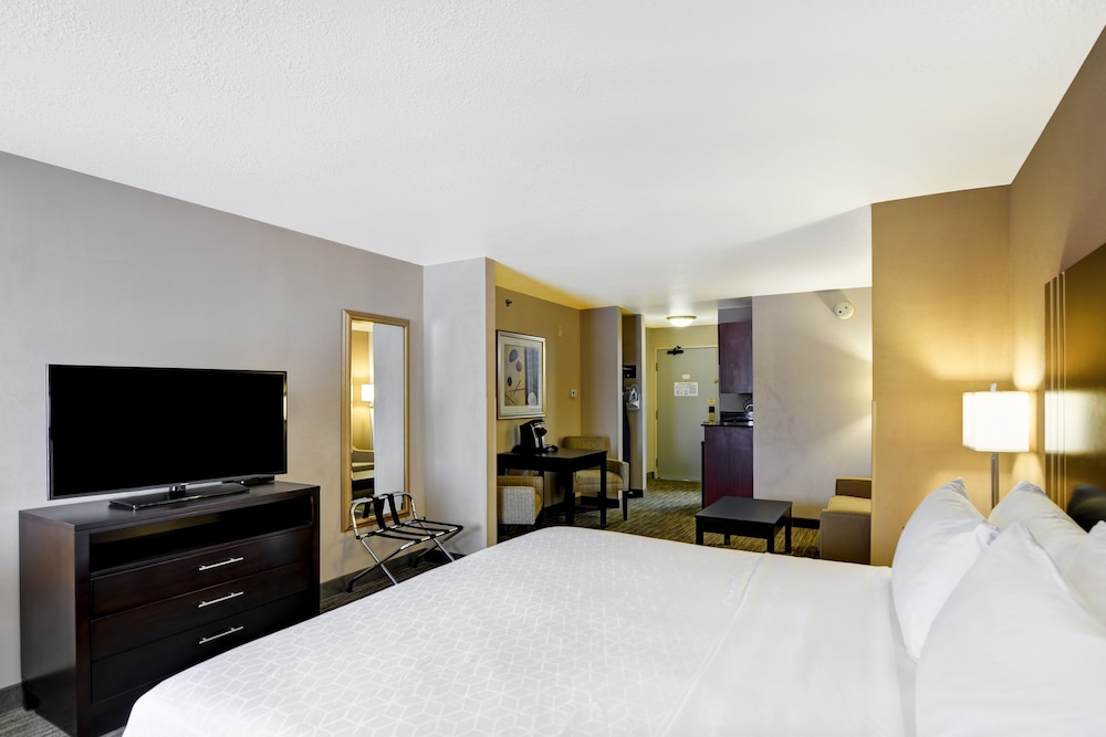 Standard Room, 1 King Bed - Photo 5