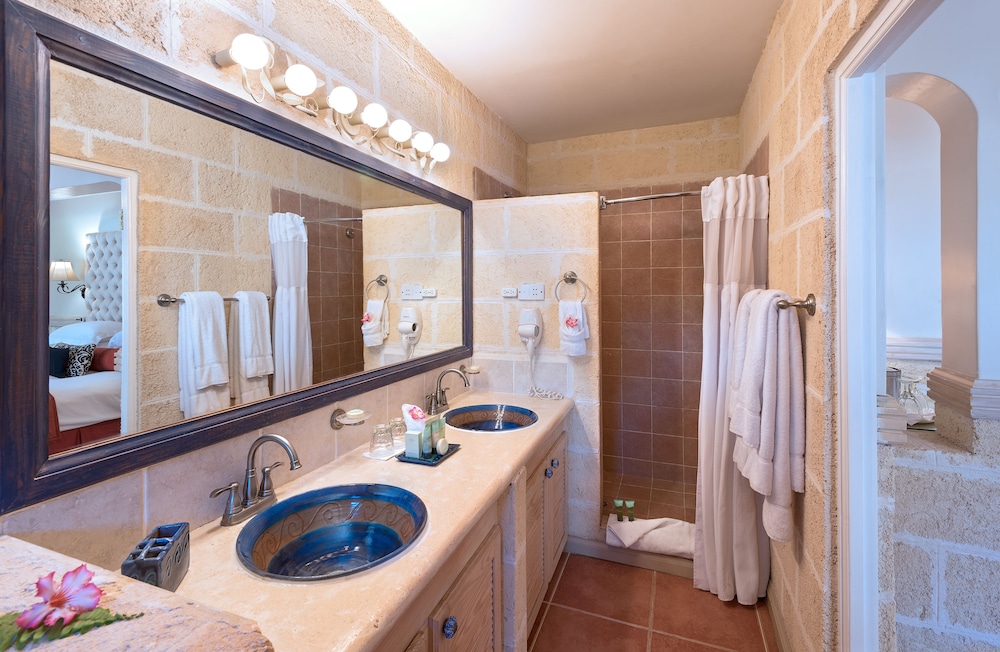 Junior Suite, Jetted Tub, Garden Area photo 3