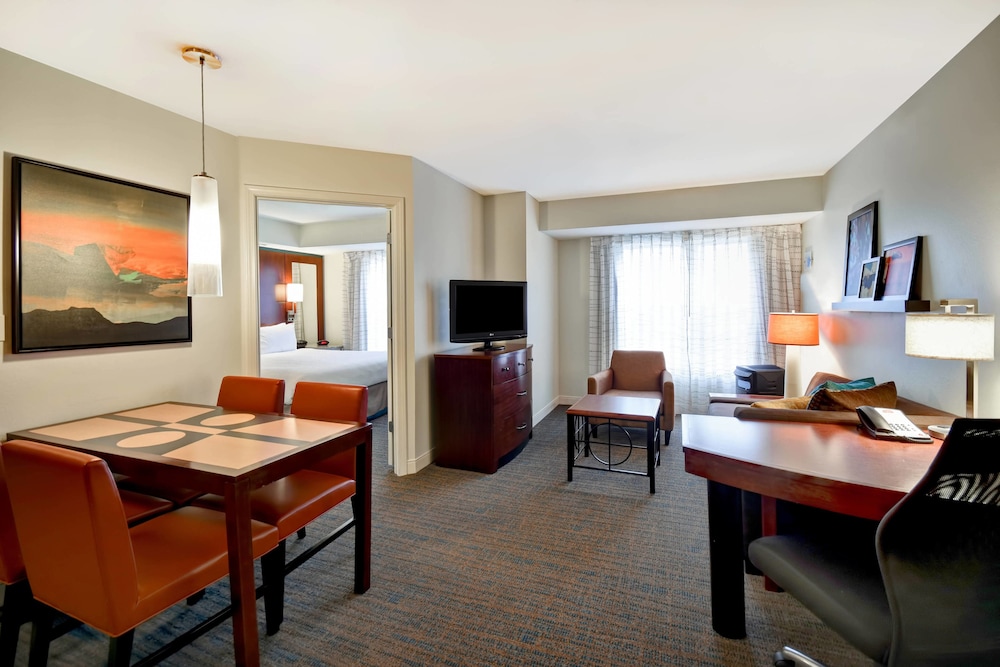 Suite, 2 Bedrooms (Pure) - Photo 2