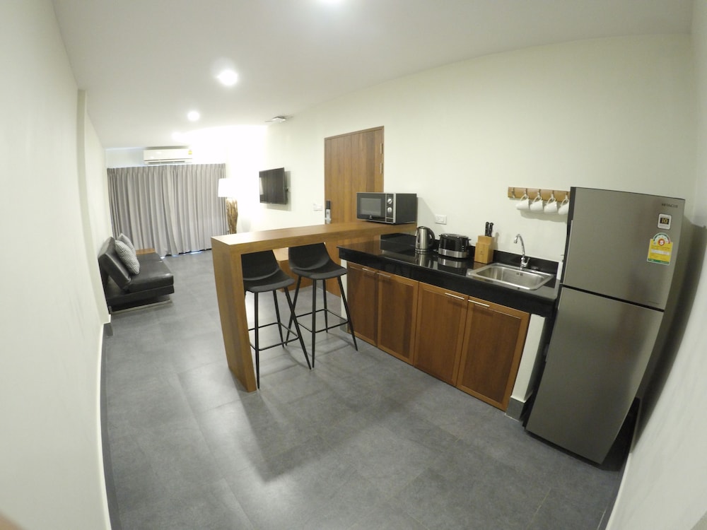 Basic Suite, 1 King Bed photo 3