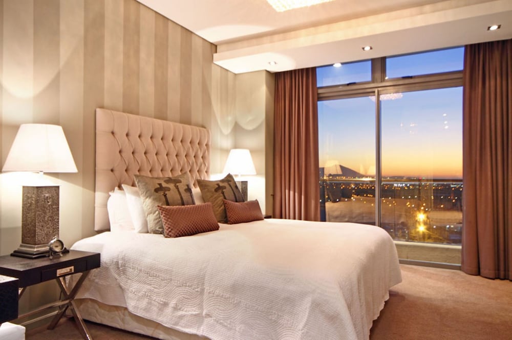 Three-Bedroom Exclusive Penthouse - Photo 35