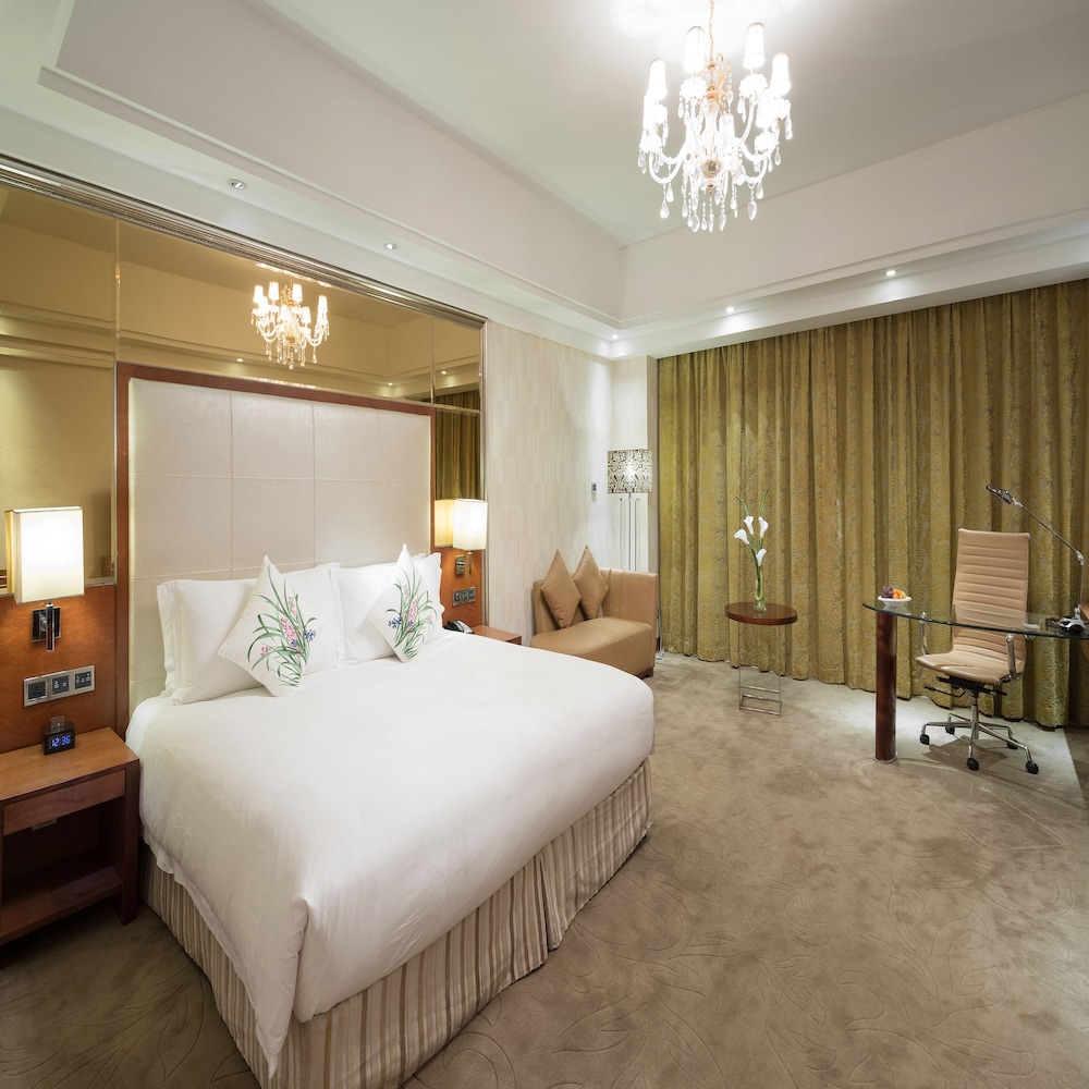 Executive Room, 1 King Bed - Photo 3