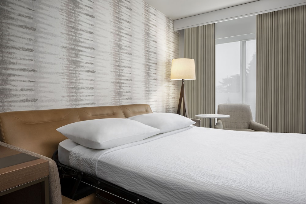 Suite, 1 Bedroom - Photo 3