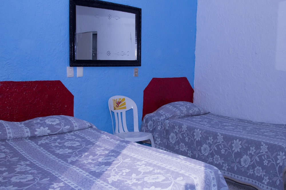 Basic Double Room, 2 Queen Beds photo 2