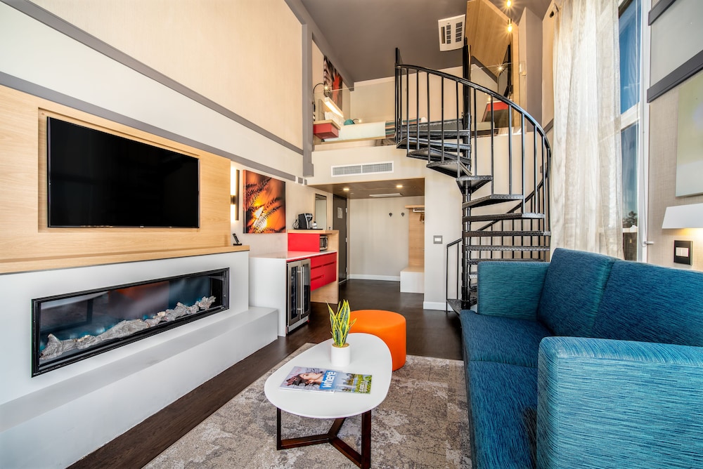 Loft, 1 Queen Bed (Olympic)