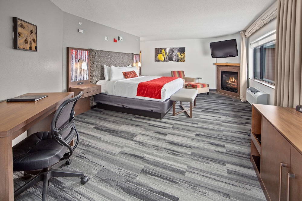 Suite, 1 King Bed, Non Smoking, Jetted Tub (Oversized Room) - Photo 1