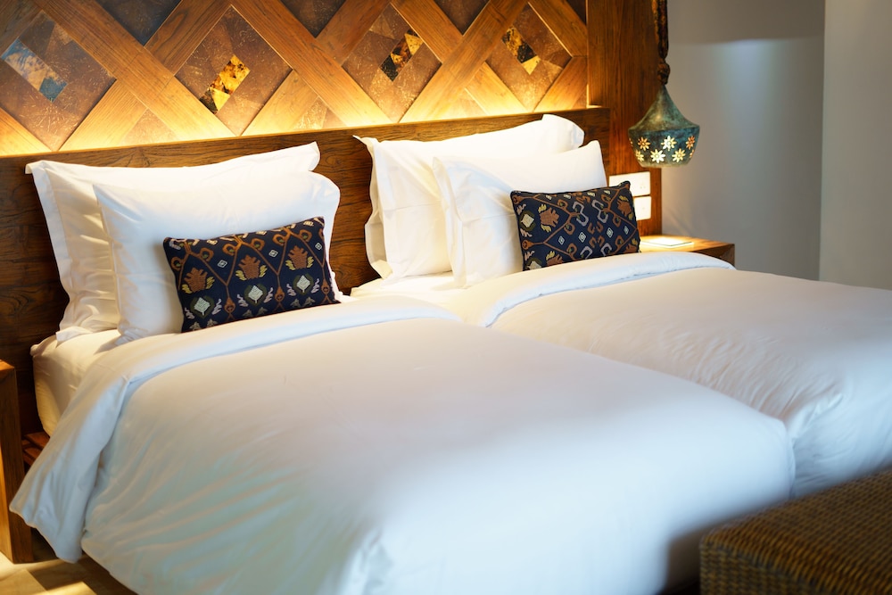 Two-Bedrooms Infinity Lap Pool Villa - Photo 4