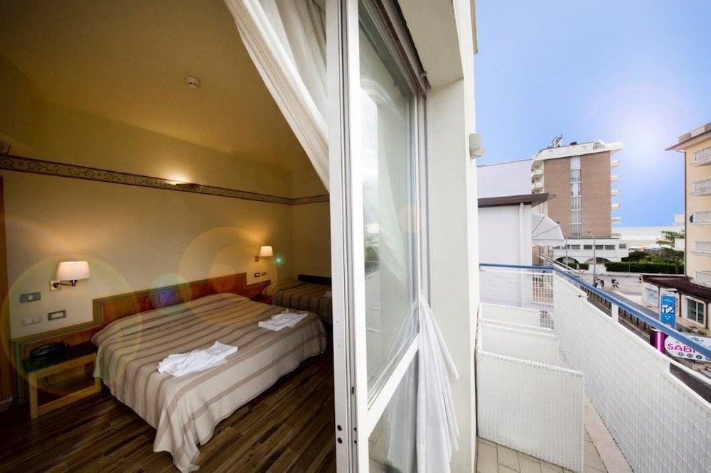 Double or Twin Room - Photo 5