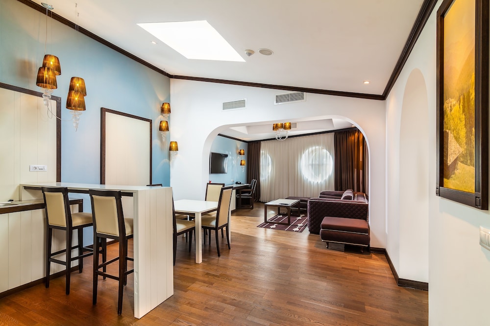 Epoque VIP Suite photo 3
