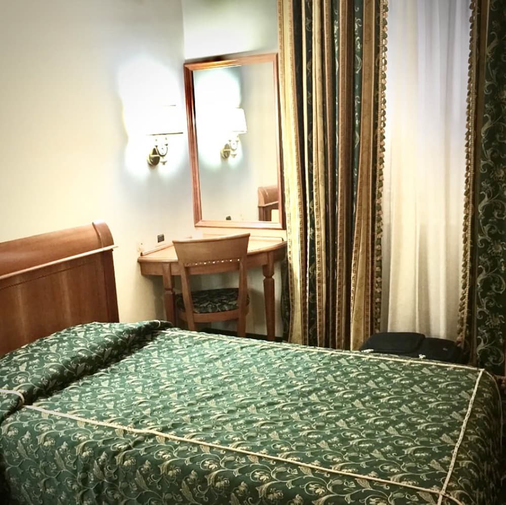 Single Room with French Bed photo 1