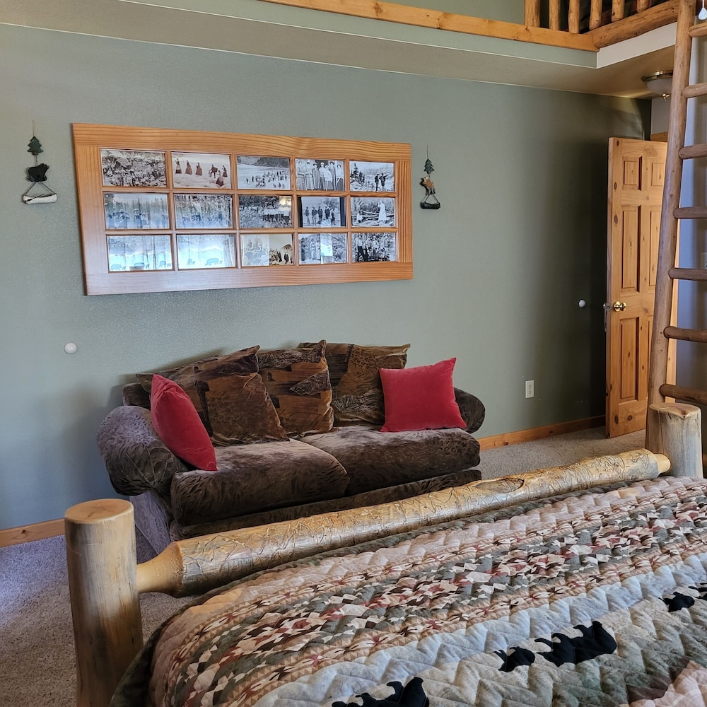 2. Mt. Columbia Room