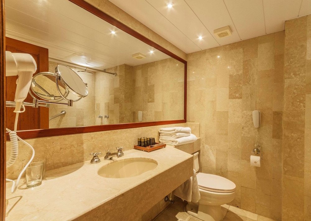 Premium Room, 2 Queen Beds, Non Smoking (City or Garden View) - Photo 7