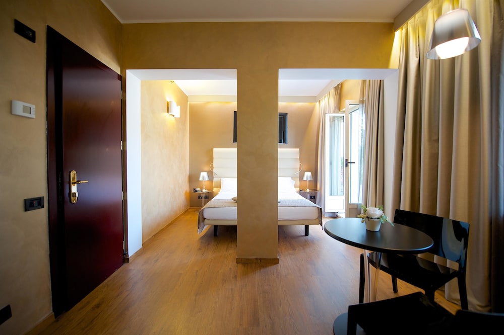Deluxe Room, Balcony - Photo 2