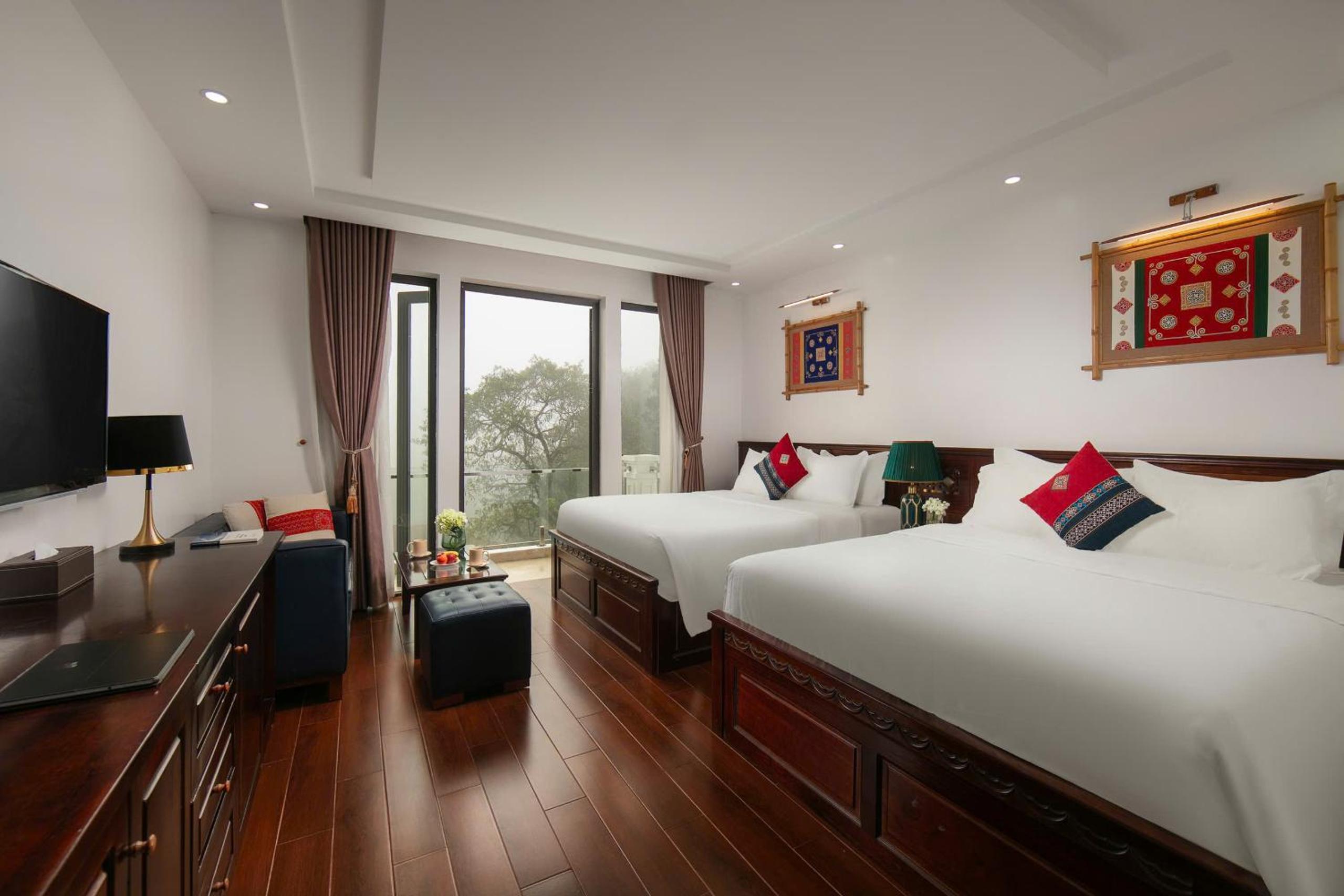 Executive Queen Room with Two Queen Beds photo 2