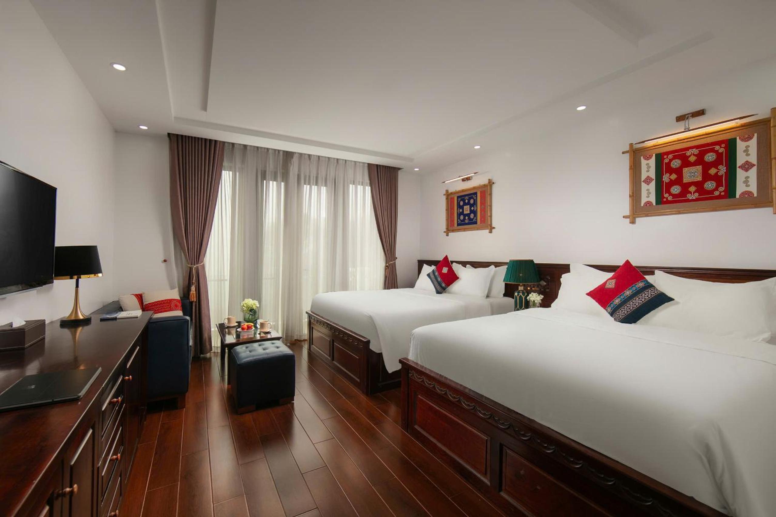 Executive Queen Room with Two Queen Beds photo 1