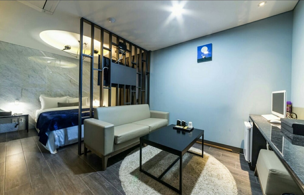 Deluxe Room - Photo 5