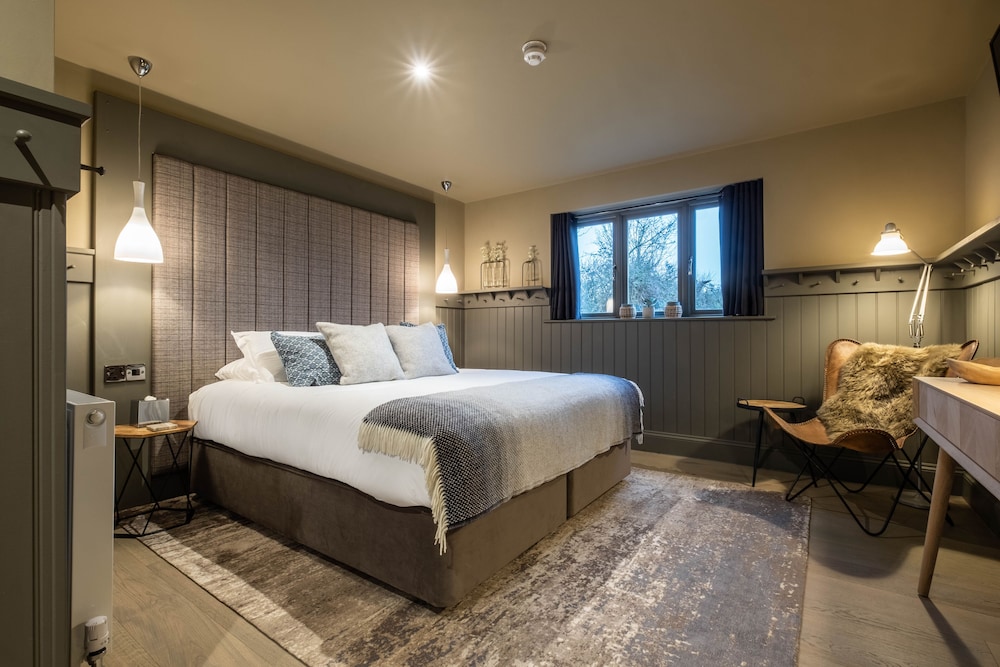 Classic Room (Hawthorn or Blackthorn)