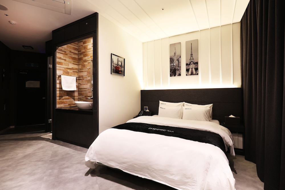 Deluxe Double Room (No Breakfast) - Photo 9