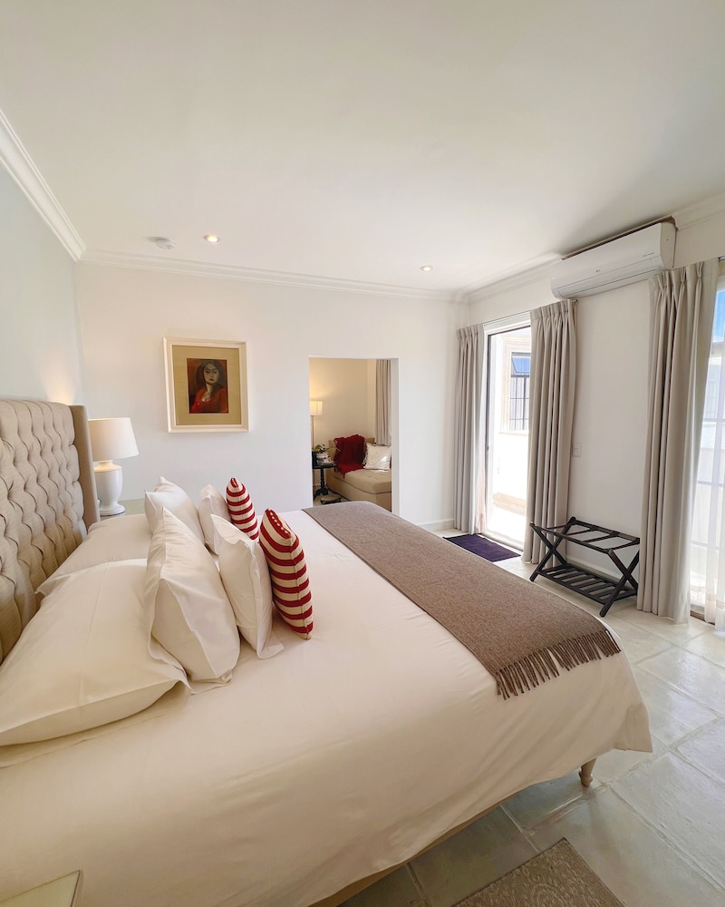 Luxury Suite, 1 King Bed, City View photo 2