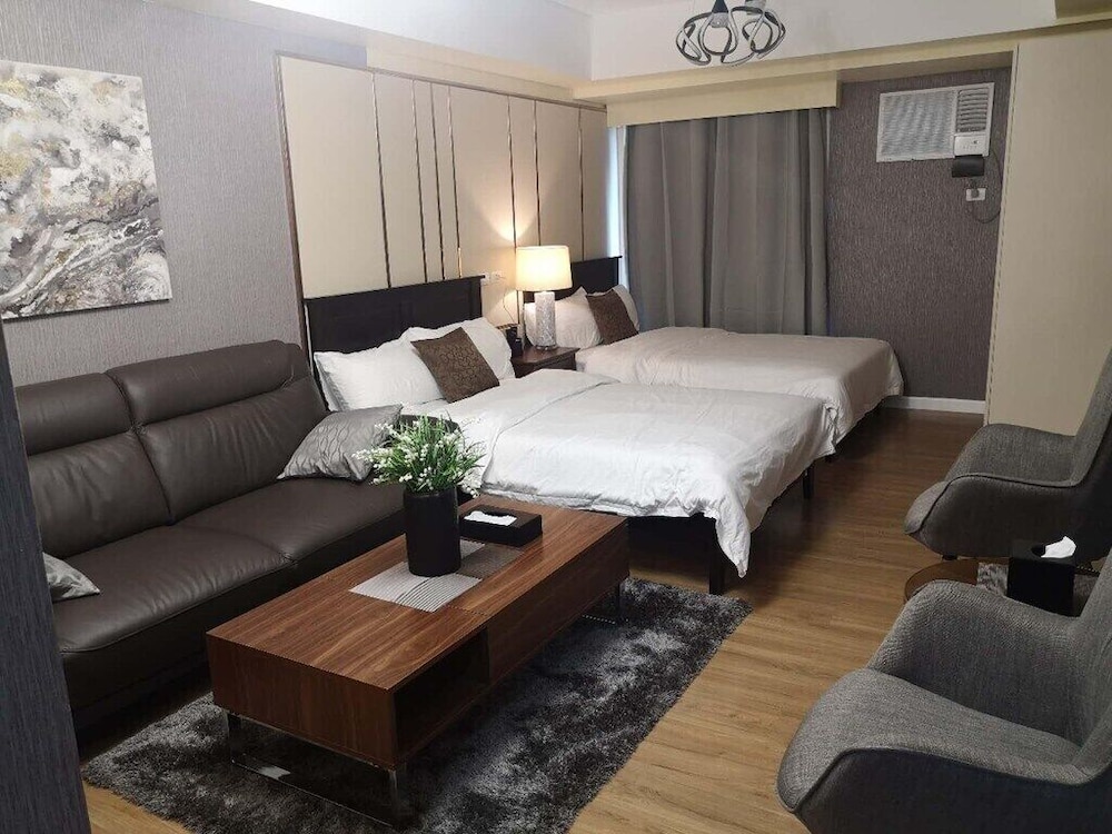 Deluxe Studio