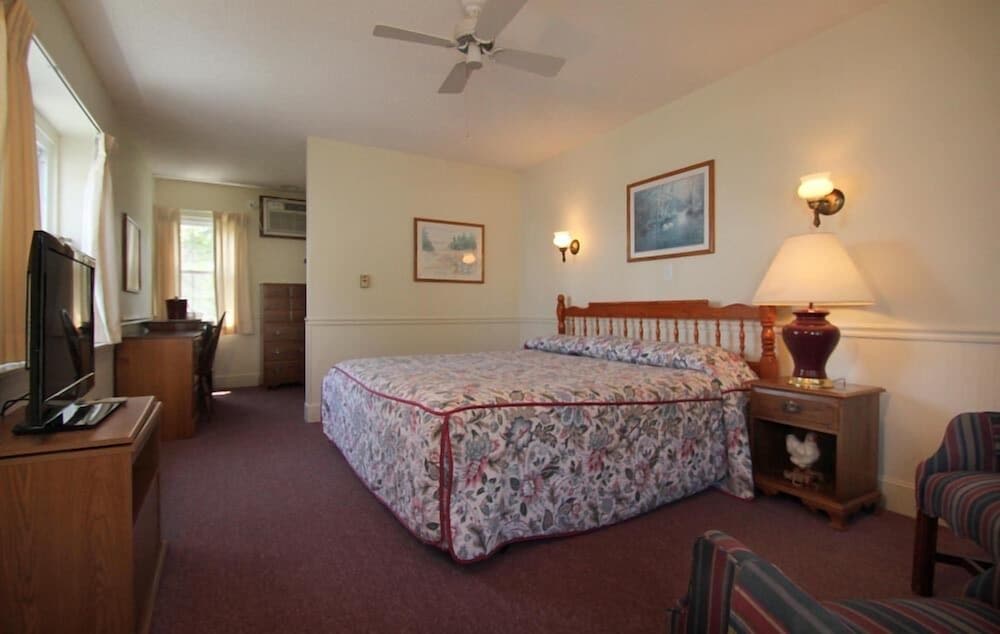 Standard Room, 1 King Bed photo 1