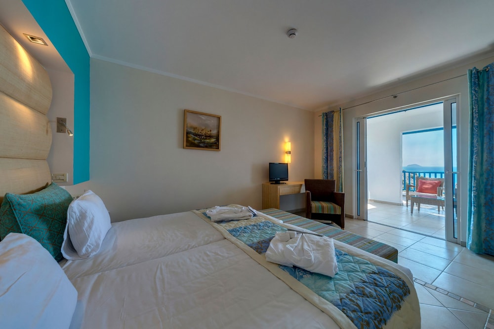 Junior Suite, Sea View (Classic) photo 2