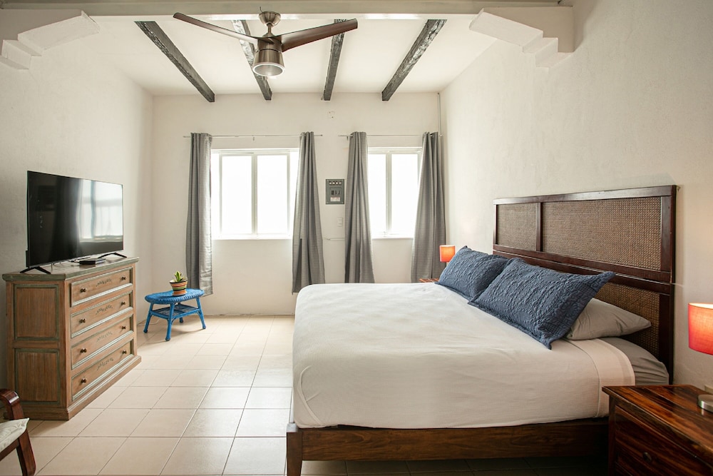 Loft B: 1 bedroom king size bed photo 1