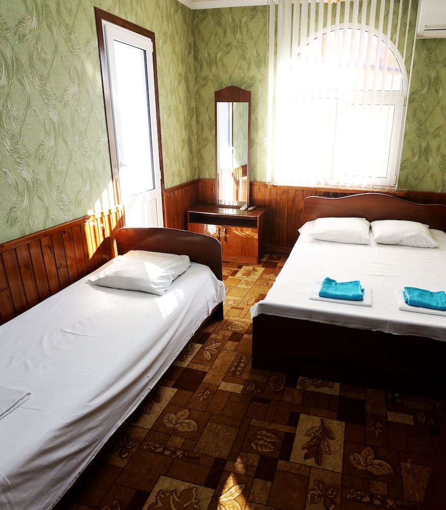 Economy Triple Room, Shared Bathroom photo 1