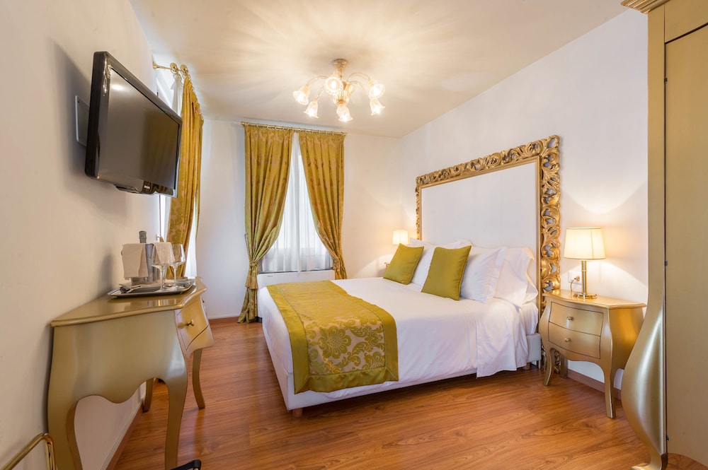 Family Apartment, 2 Bedrooms, Balcony, Canal View photo 2