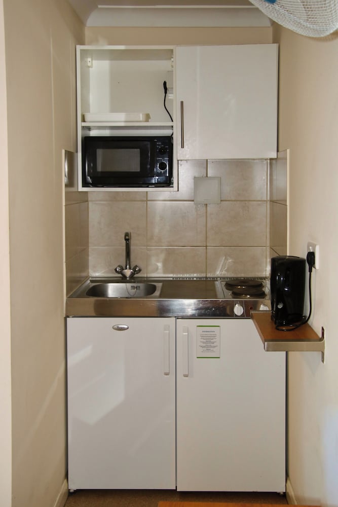 Standard Studio, 1 Double Bed, Non Smoking, Kitchenette - Photo 8