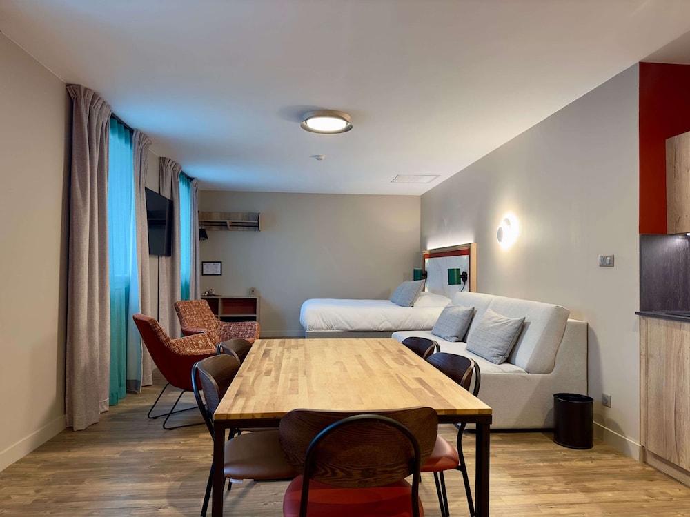 Family Apartment, 1 Queen Bed, Non Smoking, Kitchenette (with Single Sofabed;with Sofabed) - Photo 4