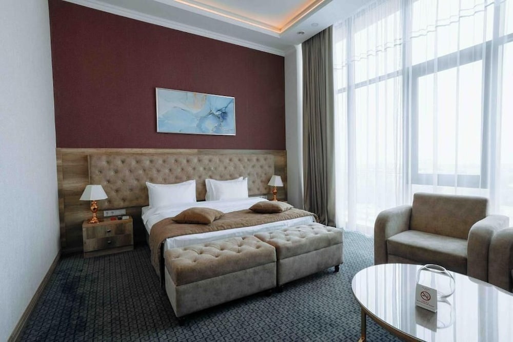 Room, 1 King Bed, Non Smoking (Mobility Accessible) photo 2