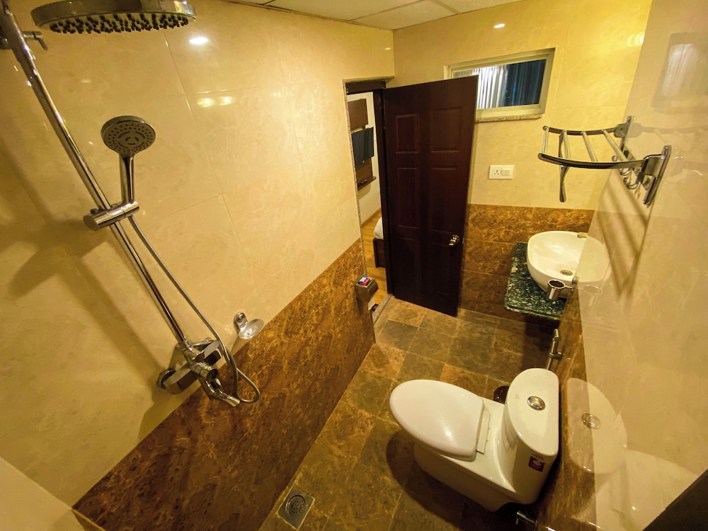 Deluxe Double or Twin Room - Photo 17