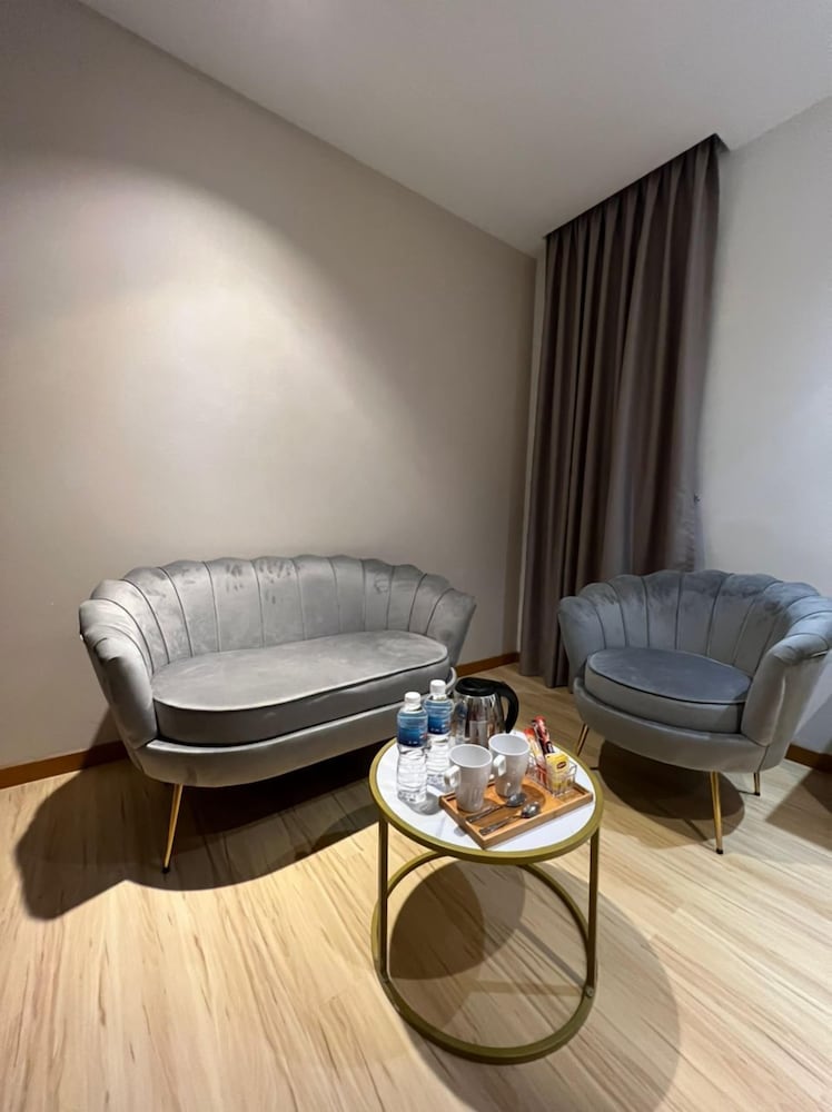 Studio Suite - Photo 4