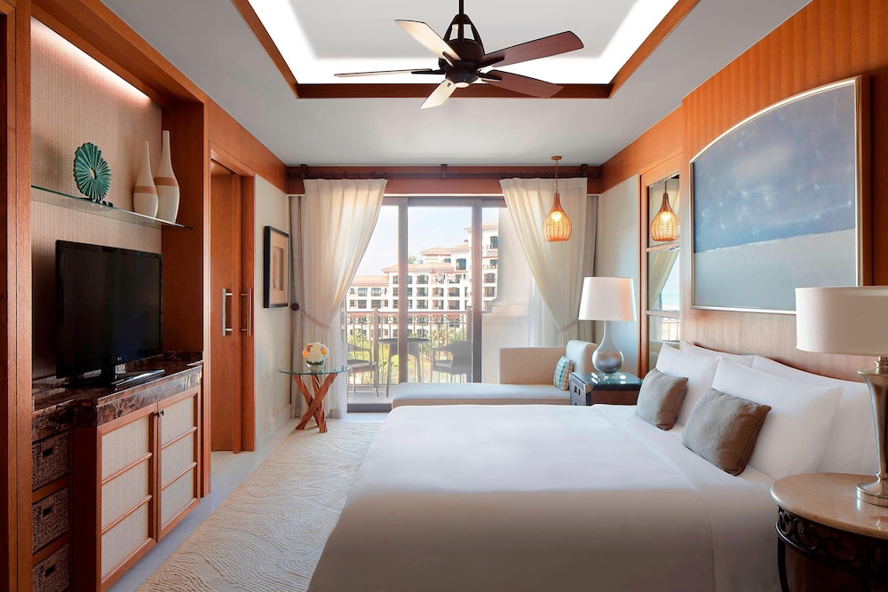 St Regis, Superior Room, 1 King Bed, Garden View photo 3