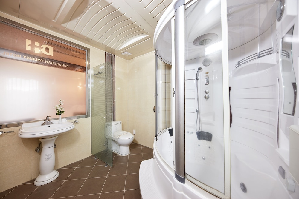 Standard Double Room - Room Rate includes 2 people, Additional pay on site for more than 2 people - Photo 4