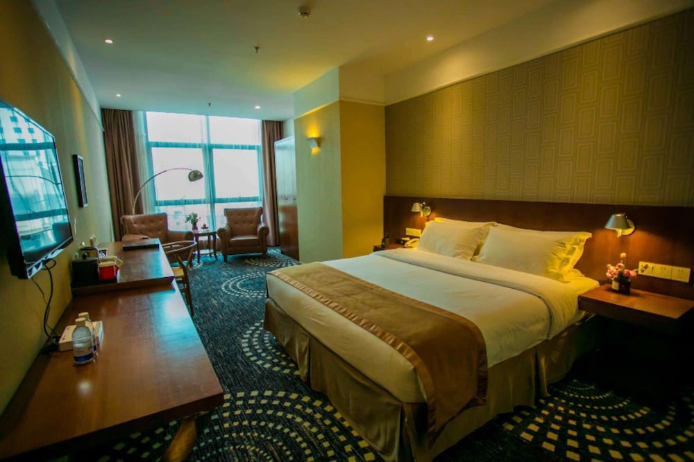 Suite, 1 Queen Bed, Smoking