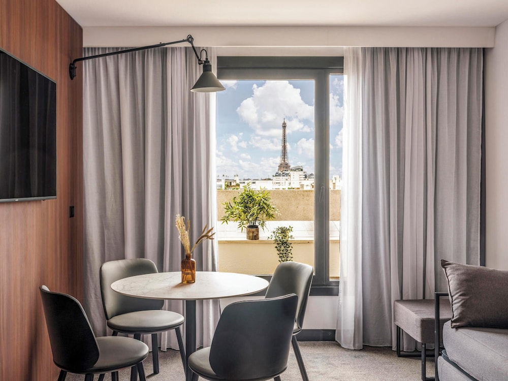 Superior Suite, 1 Queen Bed, City View (Eiffel Tower view)