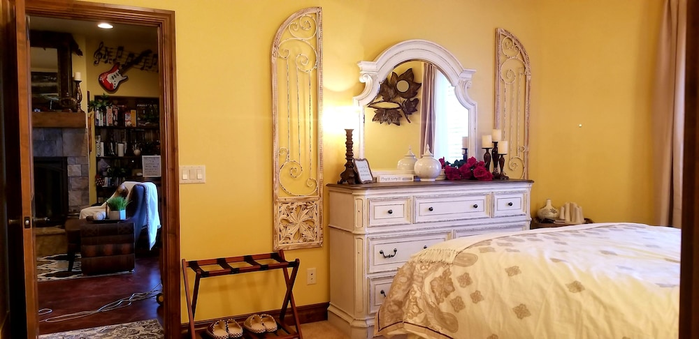 Signature En Suite, 1 Bedroom, Terrace, Mountain View photo 3