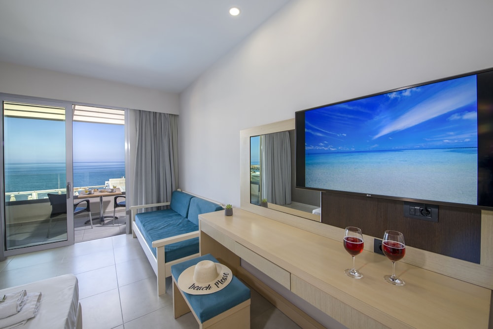 Superior Room, Sea View - Photo 4