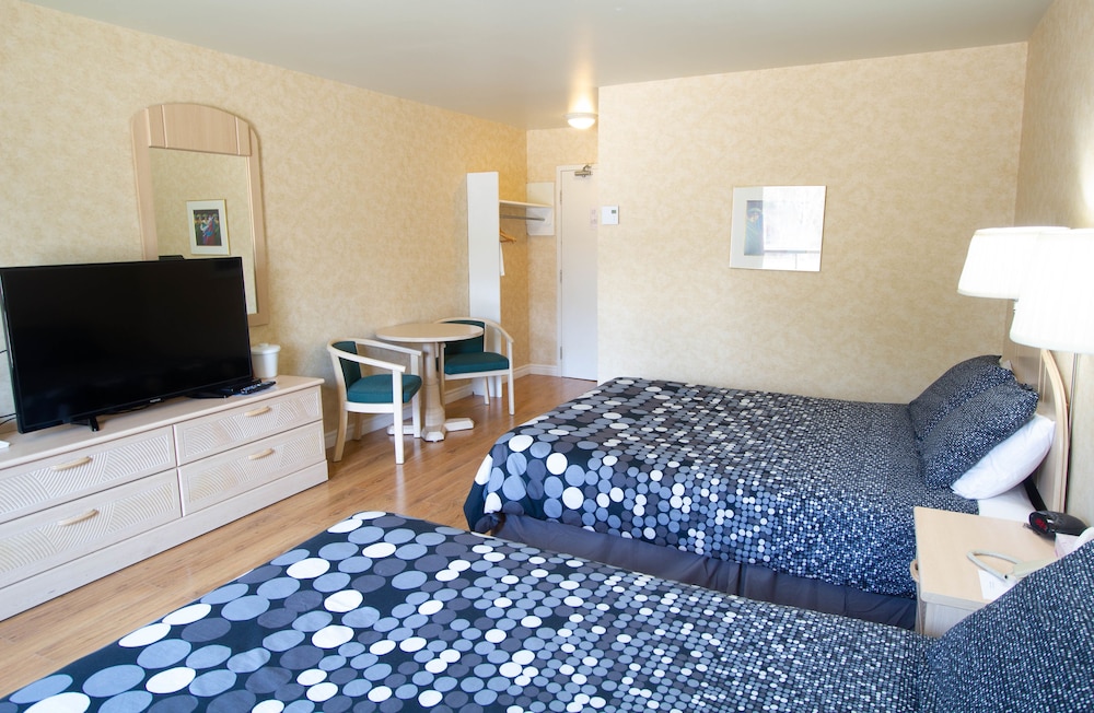 Standard Room, 2 Queen Beds photo 1